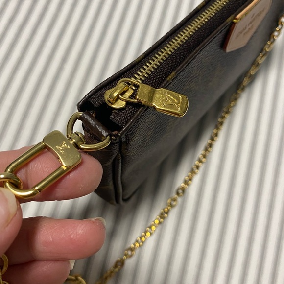 Louis Vuitton Small Pochette - Picture 6 of 7